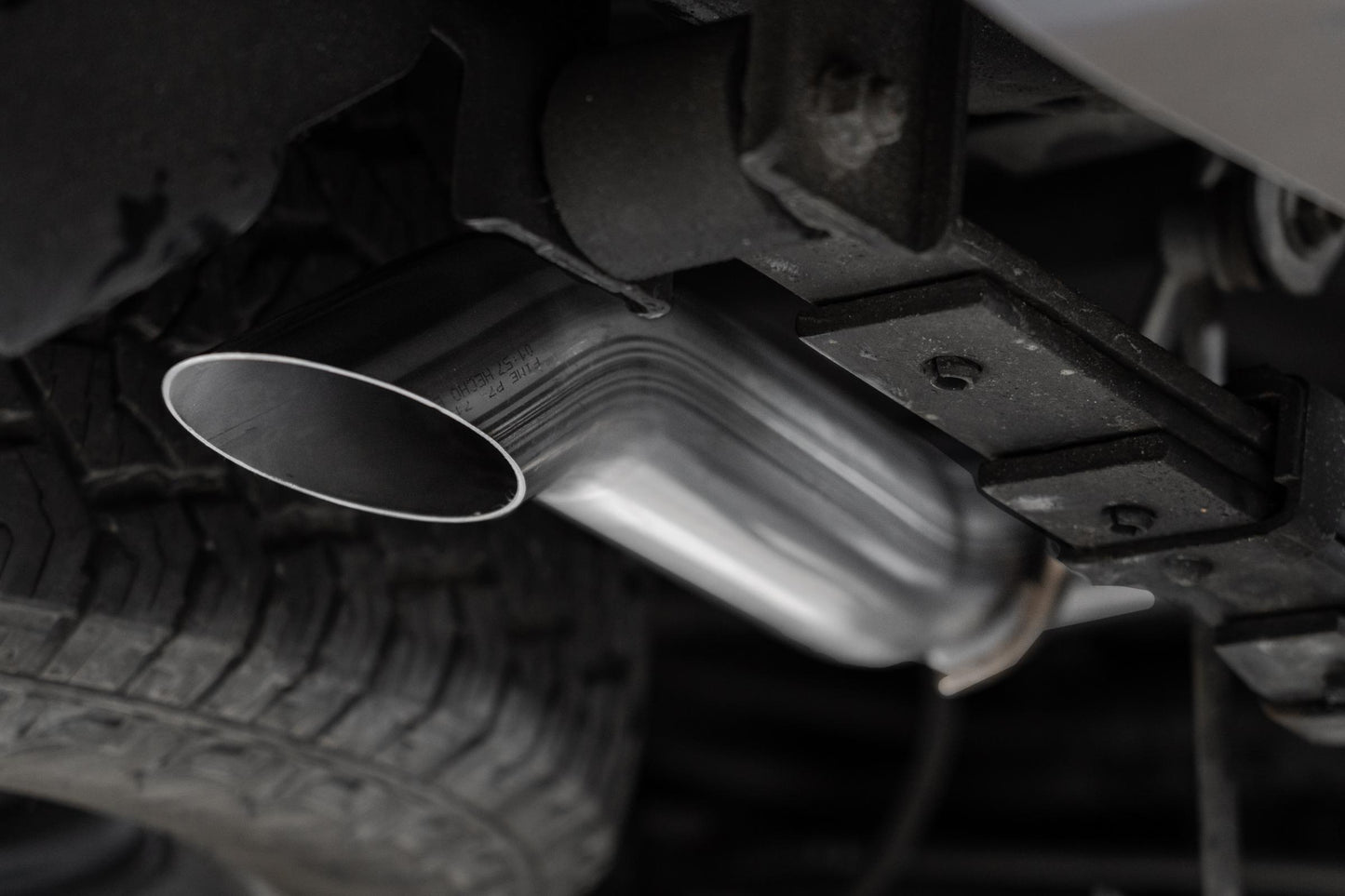 2022-Up Nissan Frontier 3.8L Turn Down Aluminized Steel 2.5 Inch Cat-Back 3 Inch Single High Clearance Rear Exit Armor Lite Series MBRP-6