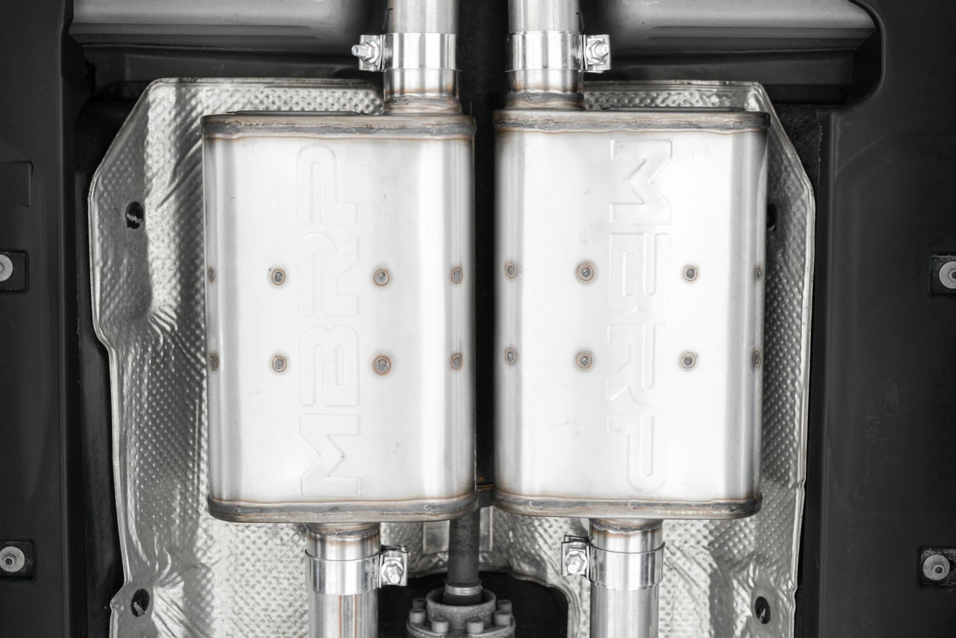 15-23 Dodge Challenger T304 Stainless Steel 2.5 Inch Cat Back Dual Rear Exit with Carbon Fiber Tips Exhaust System MBRP-3