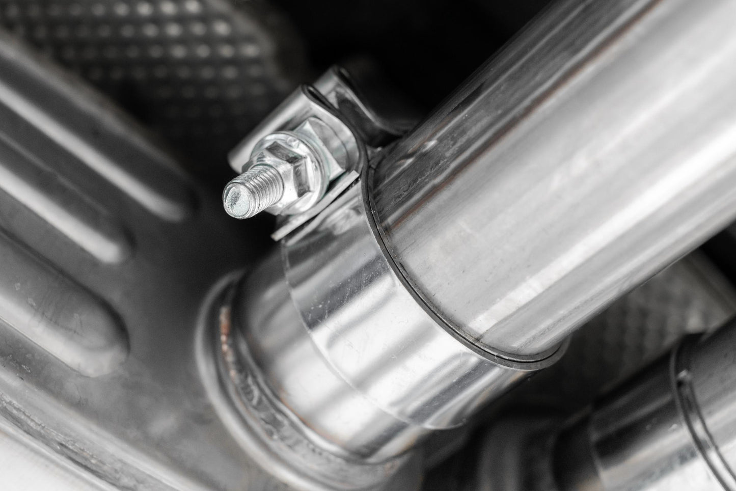 15-23 Dodge Challenger T304 Stainless Steel 2.5 Inch Cat Back Dual Rear Exit with Carbon Fiber Tips Exhaust System MBRP-4