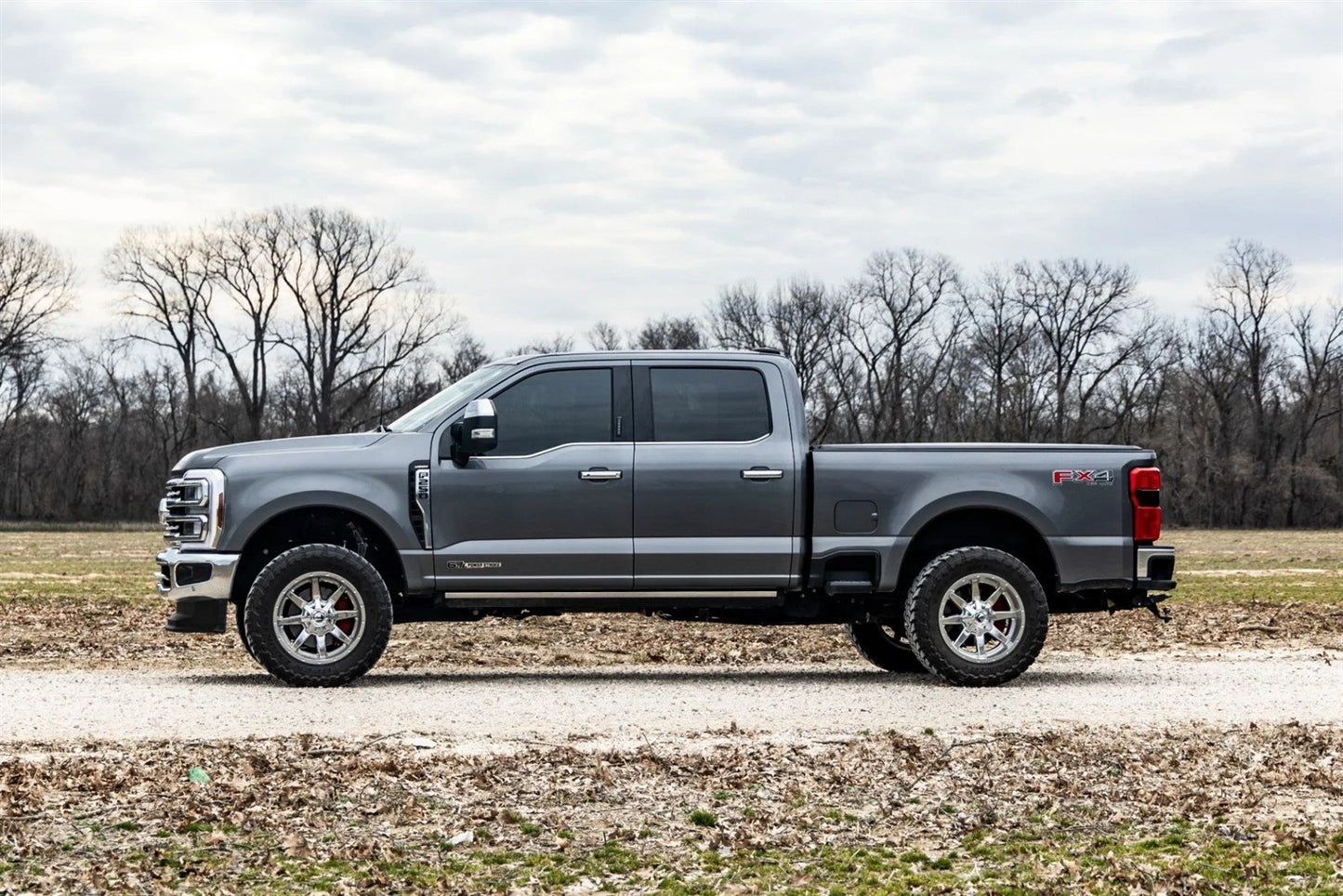 2 Inch Leveling Kit | Track Bar Bracket | Ford F-250/F-350 Super Duty (17-24) Rough Country