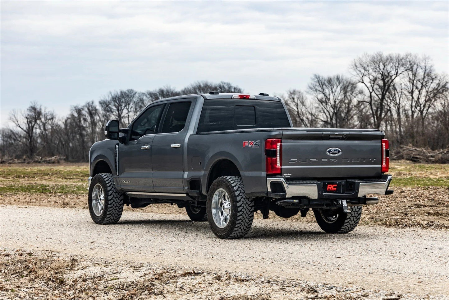 2 Inch Leveling Kit | Track Bar Bracket | Ford F-250/F-350 Super Duty (17-24) Rough Country