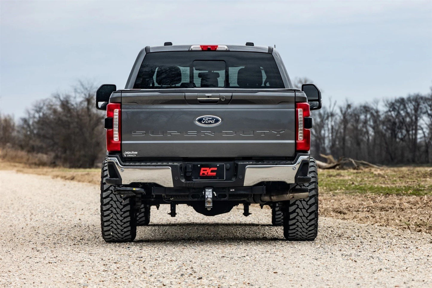2 Inch Leveling Kit | Track Bar Bracket | Ford F-250/F-350 Super Duty (17-24) Rough Country