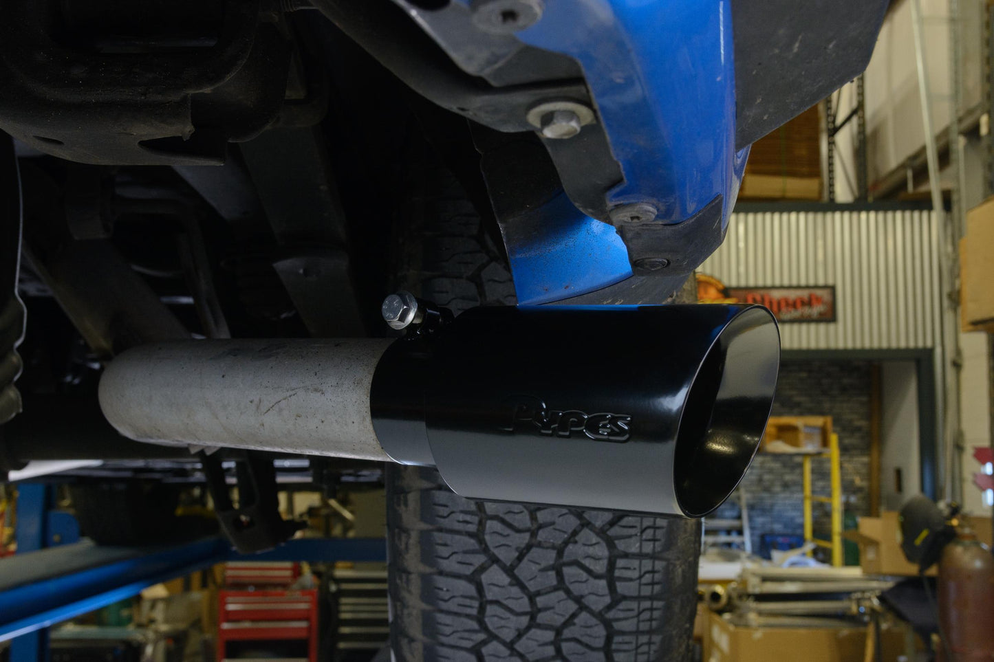 19-25 Silverado / Sierra 1500 4.8L/5.3L Single Exit Tunes & Tip Muffler Replacement Kit Violator Muffler Black Tip SGT32VB Pypes Performance Exhaust-1