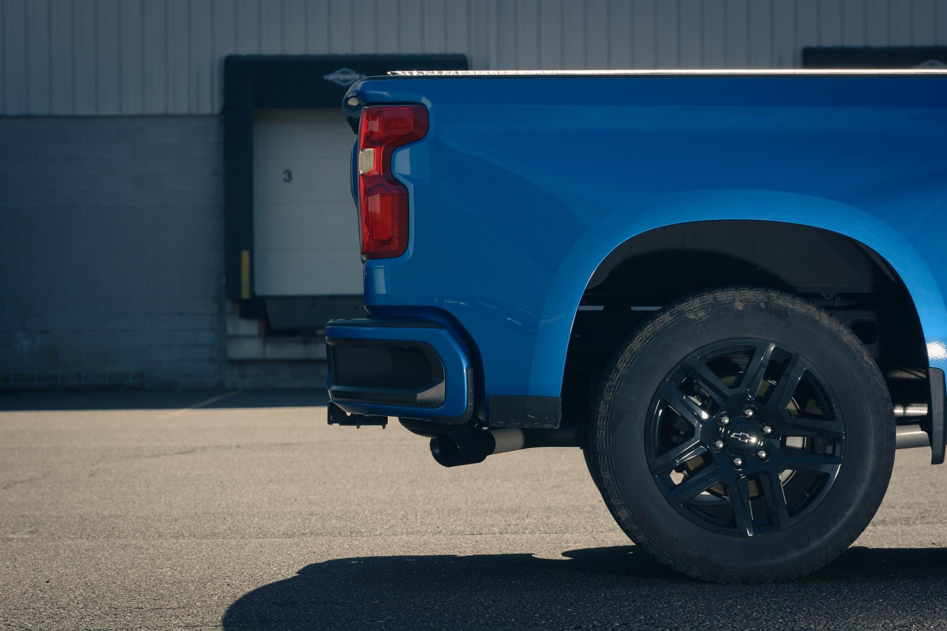 19-25 Silverado / Sierra 1500 4.8L/5.3L Single Exit Tunes & Tip Muffler Replacement Kit Violator Muffler Black Tip SGT32VB Pypes Performance Exhaust-4