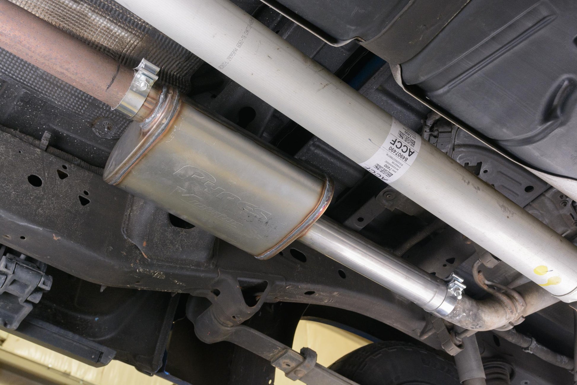 19-25 Silverado / Sierra 1500 4.8L/5.3L Single Exit Tunes & Tip Muffler Replacement Kit Violator Muffler SGT32V Pypes Performance Exhaust-2