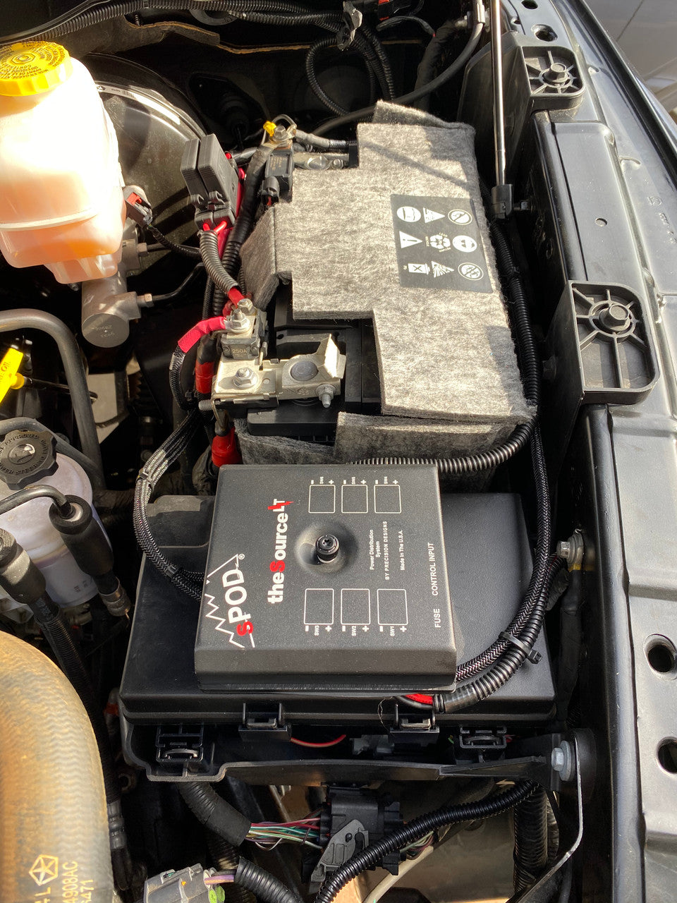 sPOD SourceLT w/ Mini6 for Universal w/ 84 Inch Battery Cables sPods