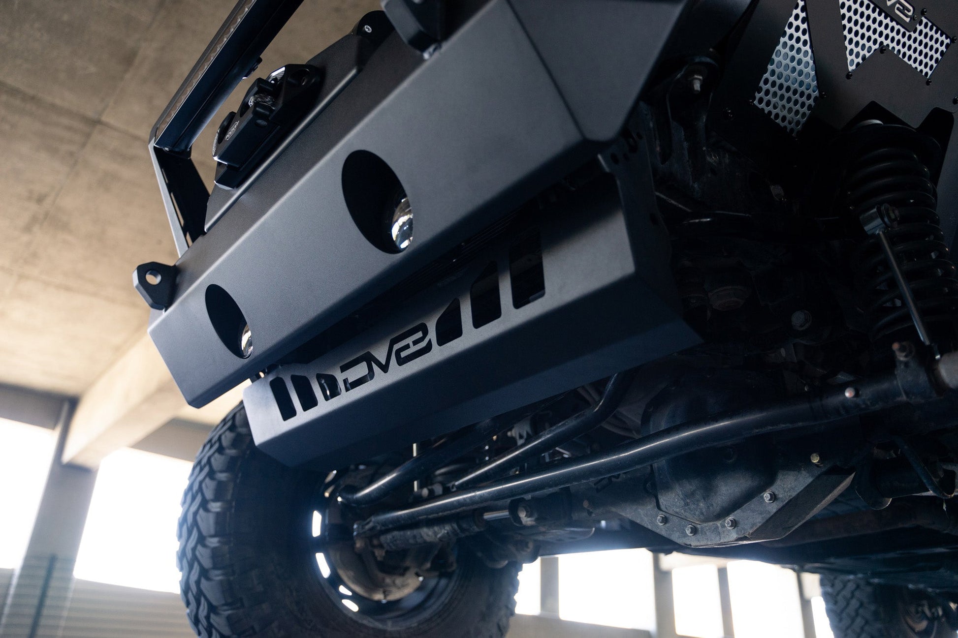 2018=2025 Jeep Wrangler JL JL Gladiator JT Front Bumper Sway Bar Disconnect Motor Skid Plate DV8 Offroad-1