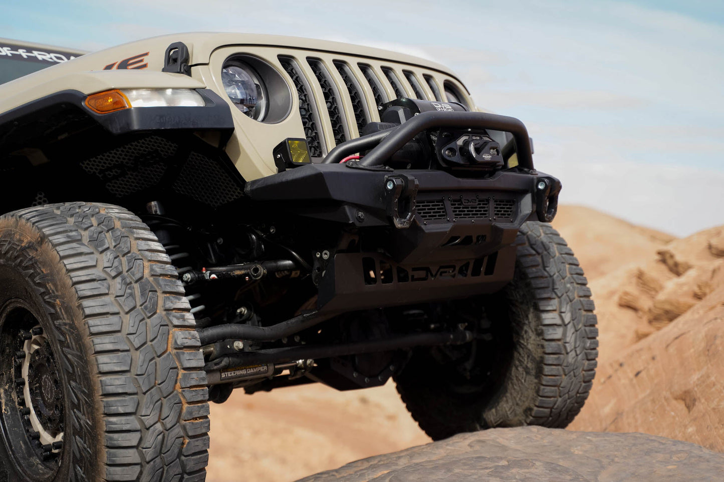2018=2025 Jeep Wrangler JL JL Gladiator JT Front Bumper Sway Bar Disconnect Motor Skid Plate DV8 Offroad-15
