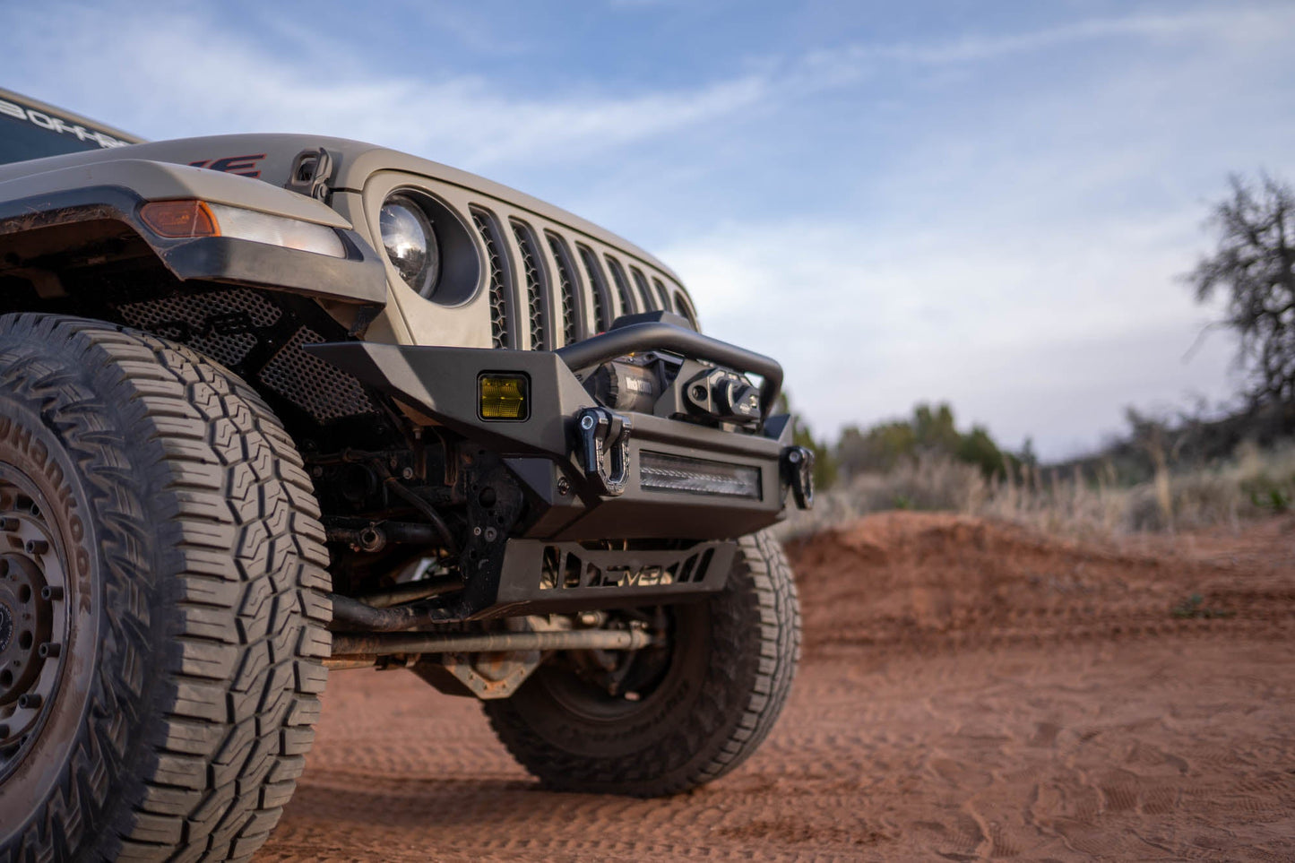 2018=2025 Jeep Wrangler JL JL Gladiator JT Front Bumper Sway Bar Disconnect Motor Skid Plate DV8 Offroad-20