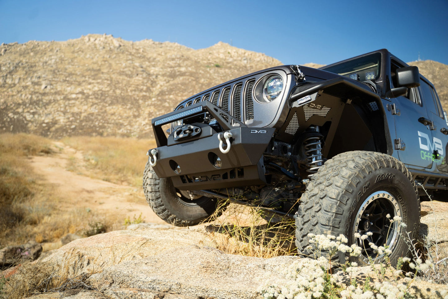 2018=2025 Jeep Wrangler JL JL Gladiator JT Front Bumper Sway Bar Disconnect Motor Skid Plate DV8 Offroad-8