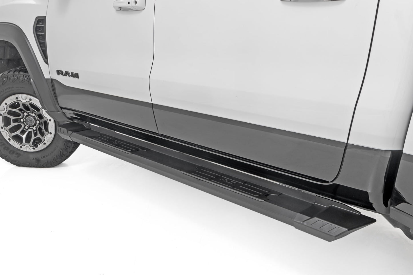 HD2 Aluminum Running Boards Crew Cab Ram 1500 (19-26)/1500 TRX (21-24) Rough Country-2