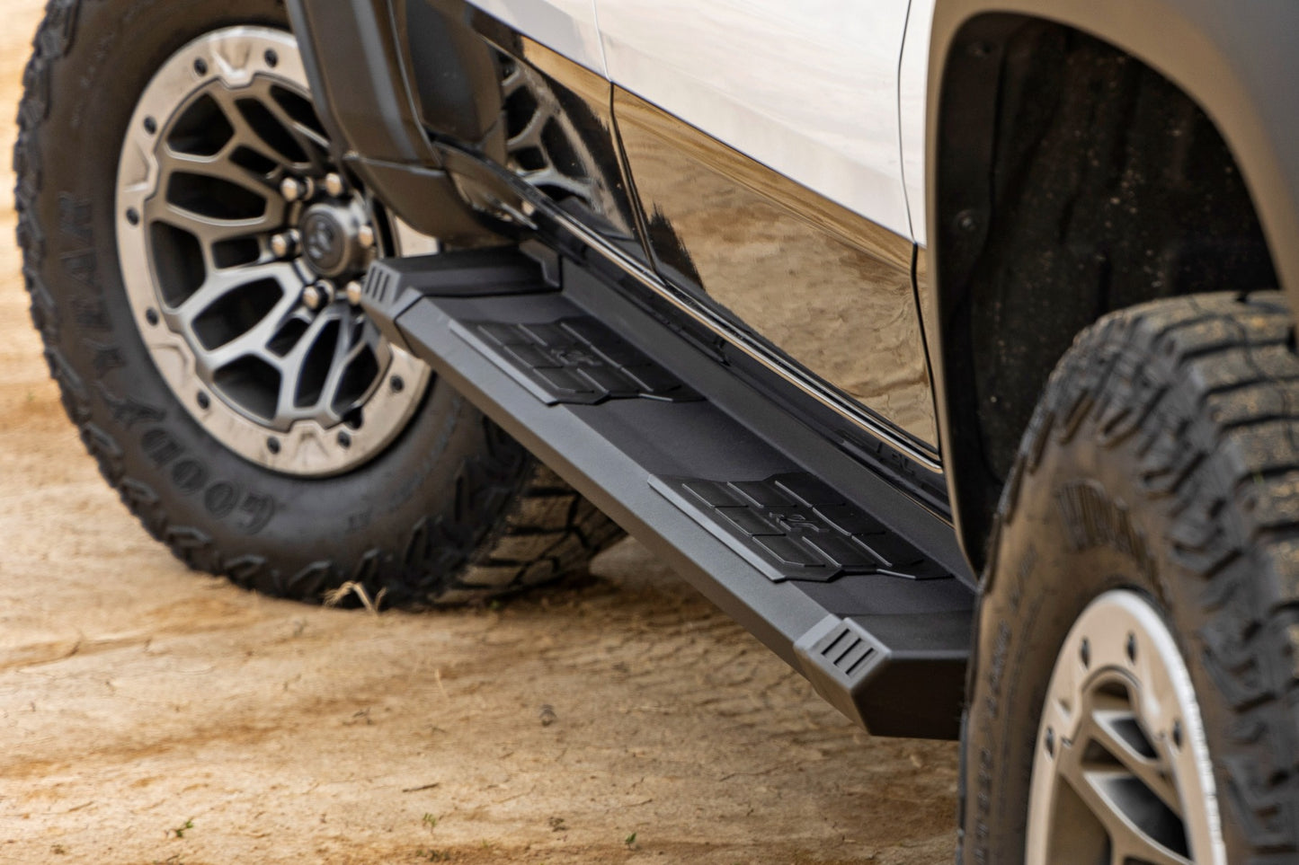 HD2 Aluminum Running Boards Crew Cab Ram 1500 (19-26)/1500 TRX (21-24) Rough Country-4