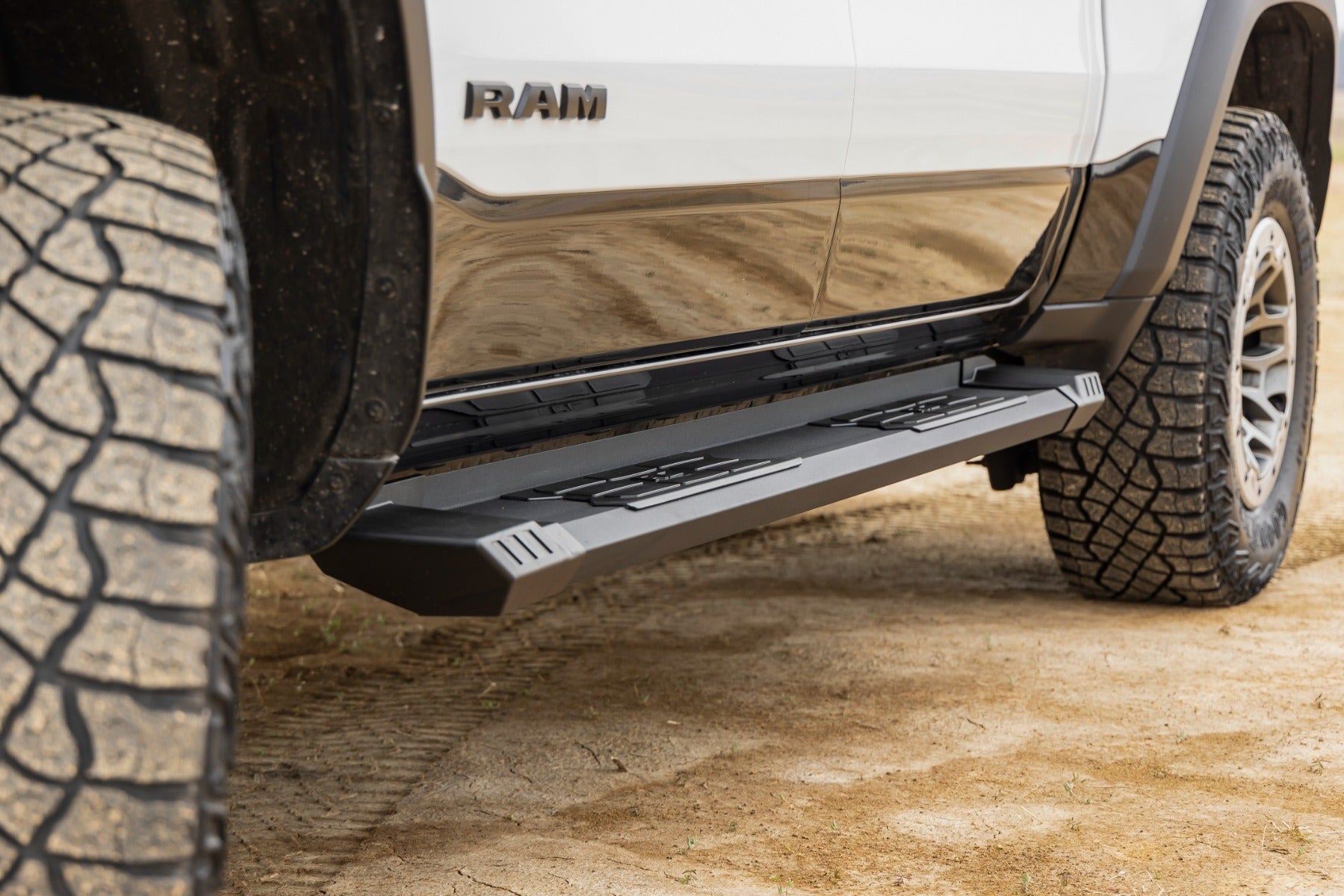 HD2 Aluminum Running Boards Crew Cab Ram 1500 (19-26)/1500 TRX (21-24) Rough Country-5
