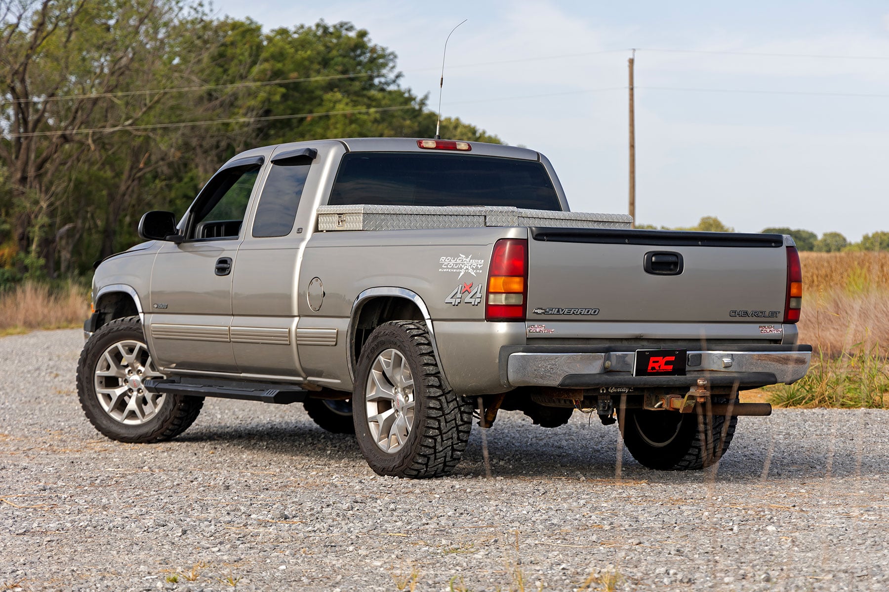 HD2 Aluminum Running Boards Ext Cab Silverado/Sierra 1500/2500HD (99-06 & Classic) Rough Country-4