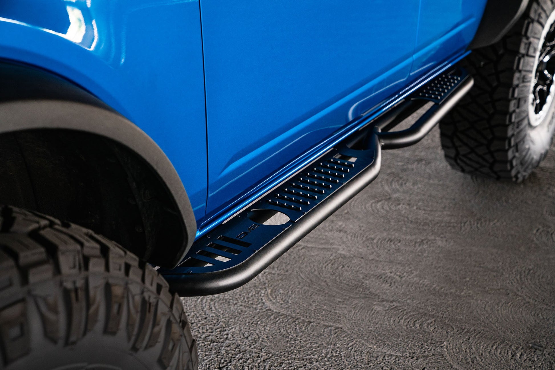 2021 2024 Ford Bronco 4 Door OE Plus Series Side Steps DV8 Offroad-23