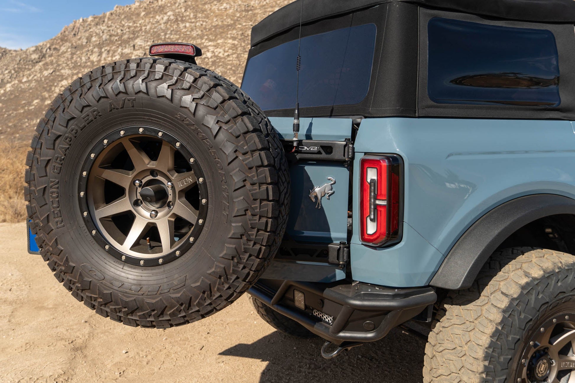 2021 2024 Ford Bronco Tire Carrier DV8 Offroad-3