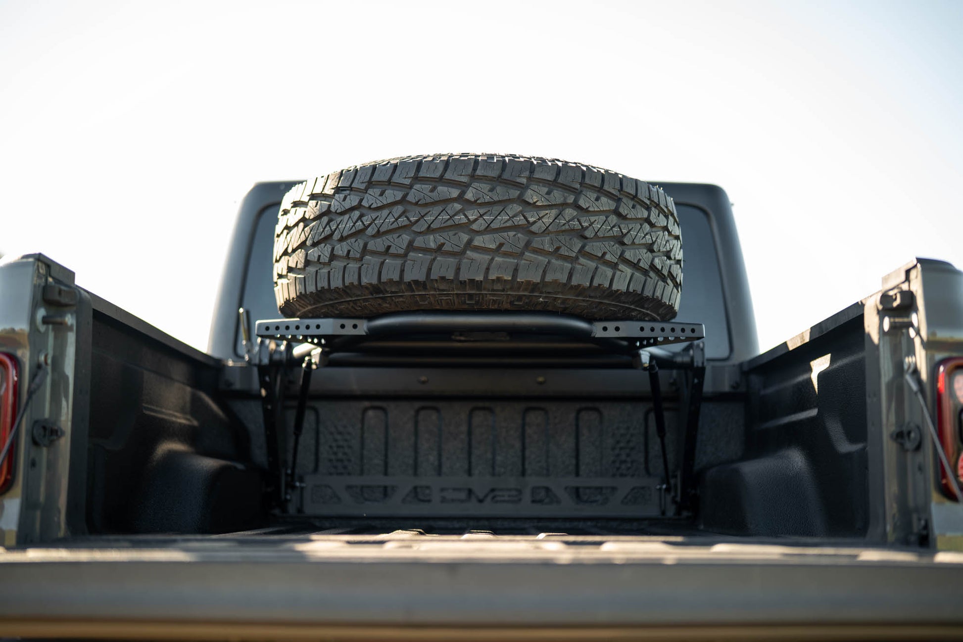 2020 2025 Jeep Gladiator JT Adjustable In Bed Tire Carrier DV8 Offroad-14