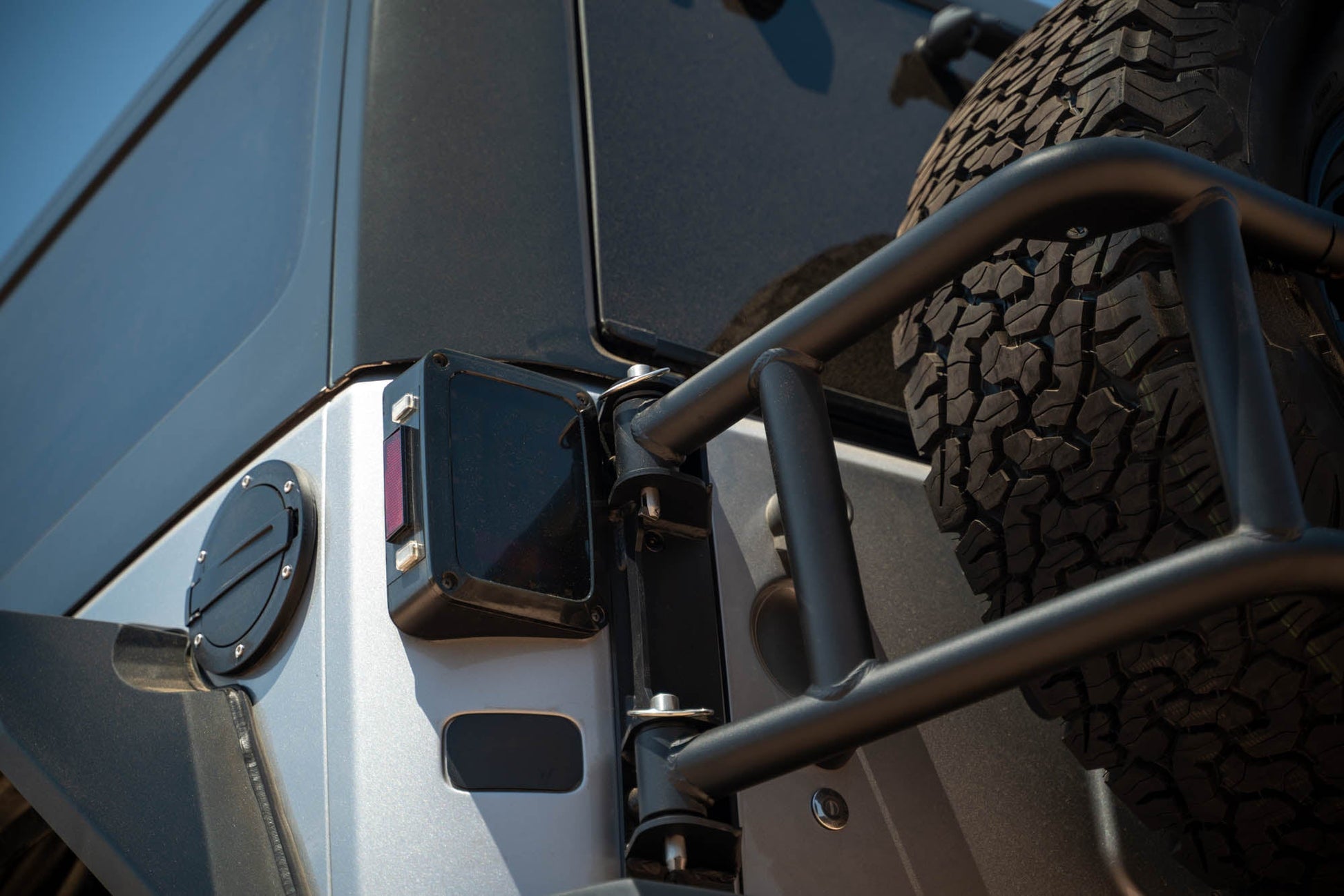 2007 2018 Jeep Wrangler Body Mounted Tire Carrier DV8 Offroad-12