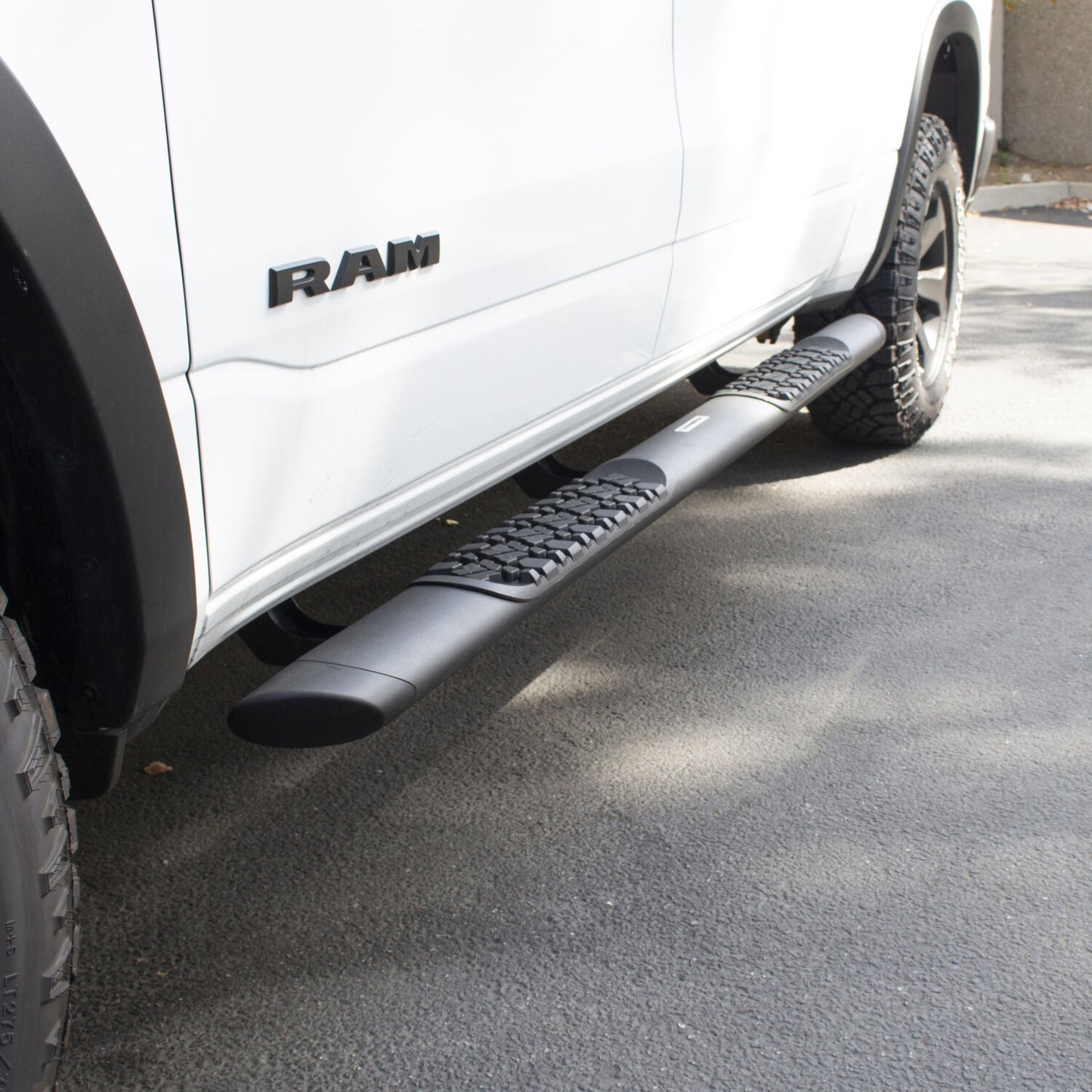 V3 Series Aluminum 5 Inch Elipse Side Steps with Mounting Brackets Textured Black 2015-2018 Ram 1500 Extended Cab Go Rhino-2