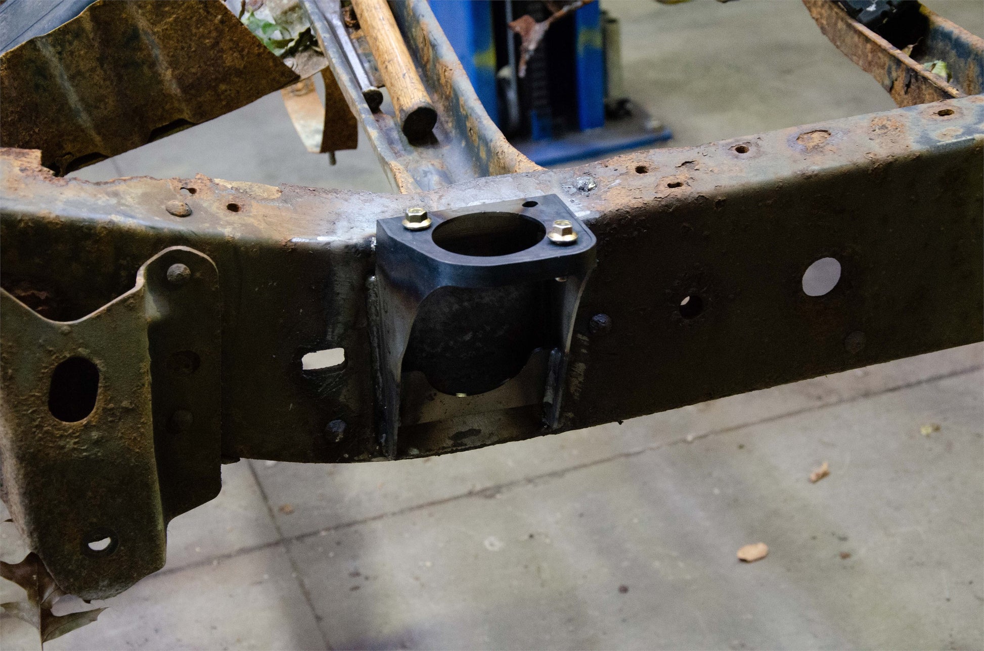 Rear Cab Mount For 2000-2006 Toyota Tundra Rust Buster Frameworks-10