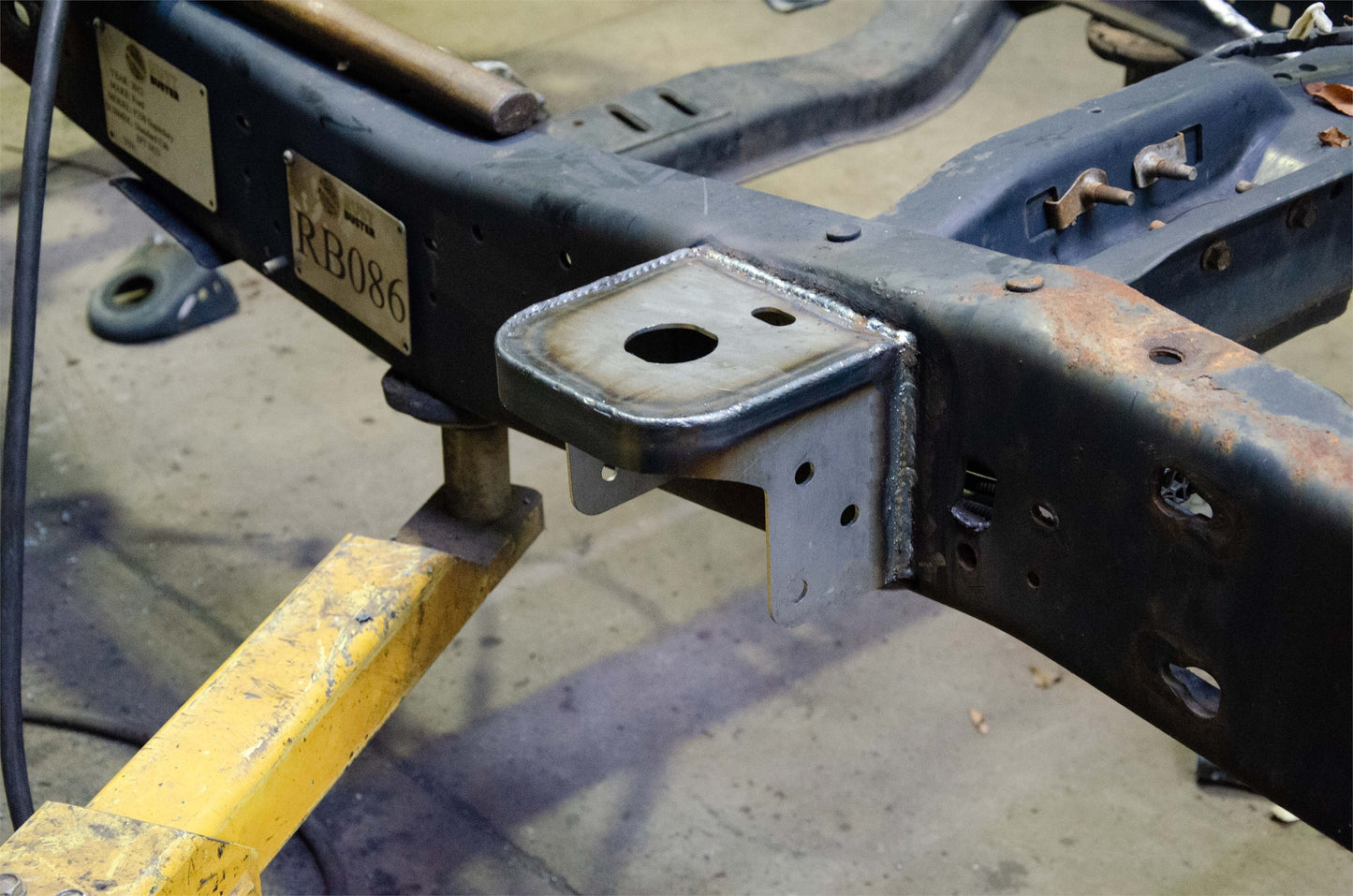 Rear Cab Mount For Ford F-250/ F-350 Super Duty Rust Buster Frameworks-8