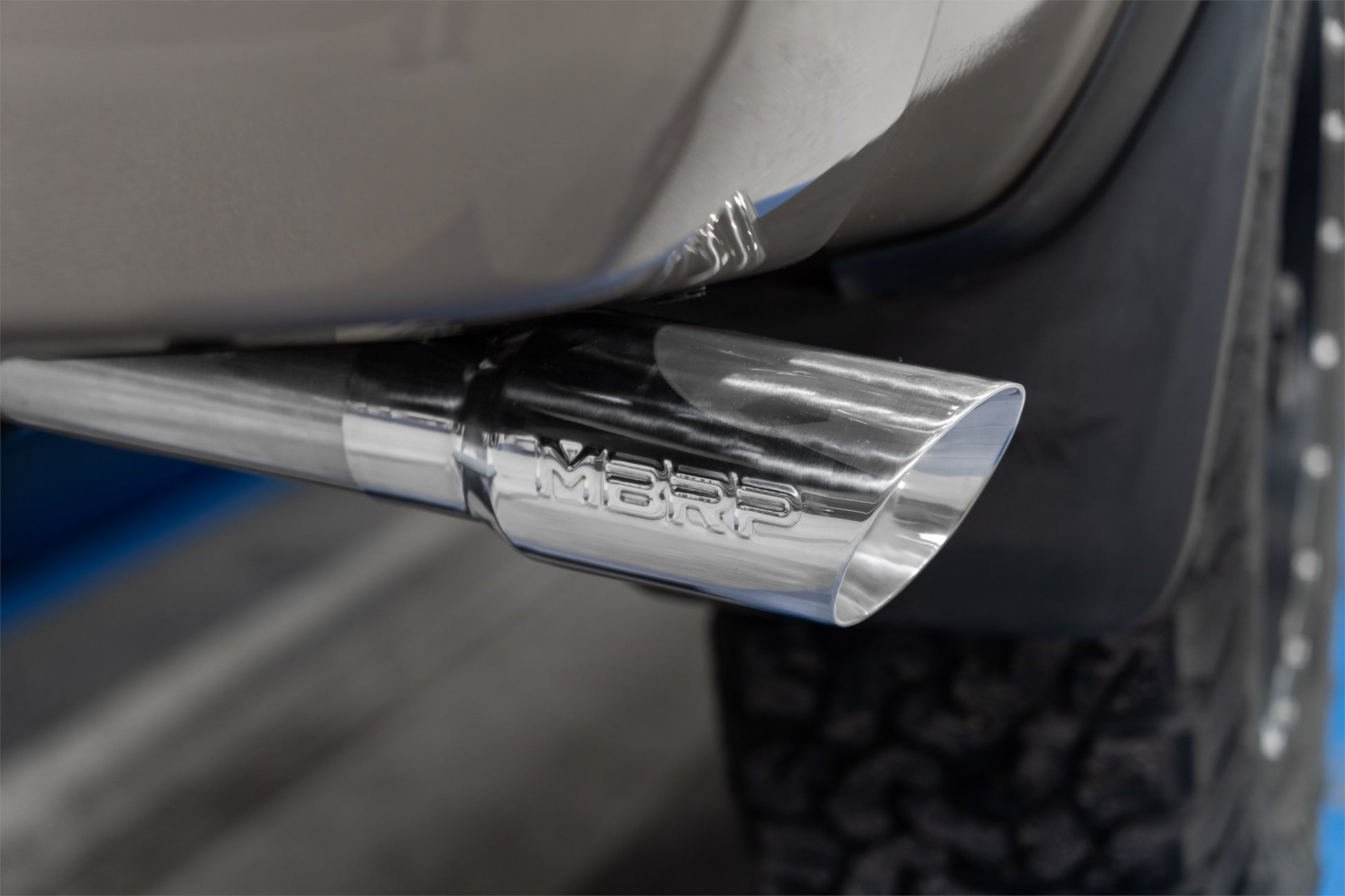 2022-Up Nissan Frontier 3.8L Aluminized Steel 2.5 Inch Cat-Back 3 Inch Single Rear Exit Armor Lite Series MBRP-6
