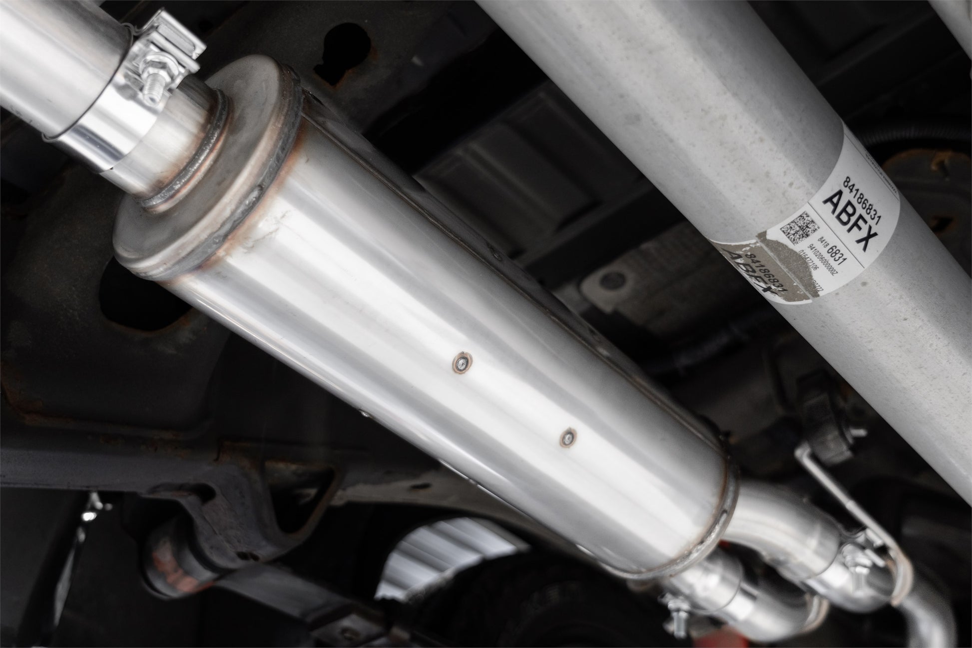 3.0 inch Cat-Back 2.5 inch Dual Split Rear Quad Carbon Fiber Tips 4.0 inch OD 19-up Silverado/Sierra 1500 Dual Out MBRP-2