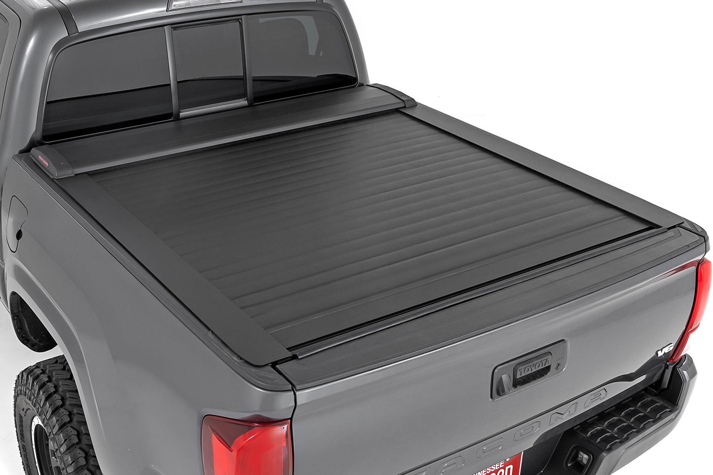 Retractable Bed Cover | 5' Bed | Double Cab | Toyota Tacoma 2WD/4WD (16-23) Rough Country